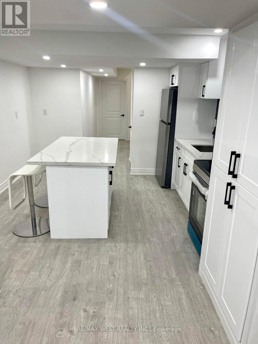 Bsmt - 339 Fleetwood Drive, Oshawa, ON - Indoor Photo Showing Kitchen