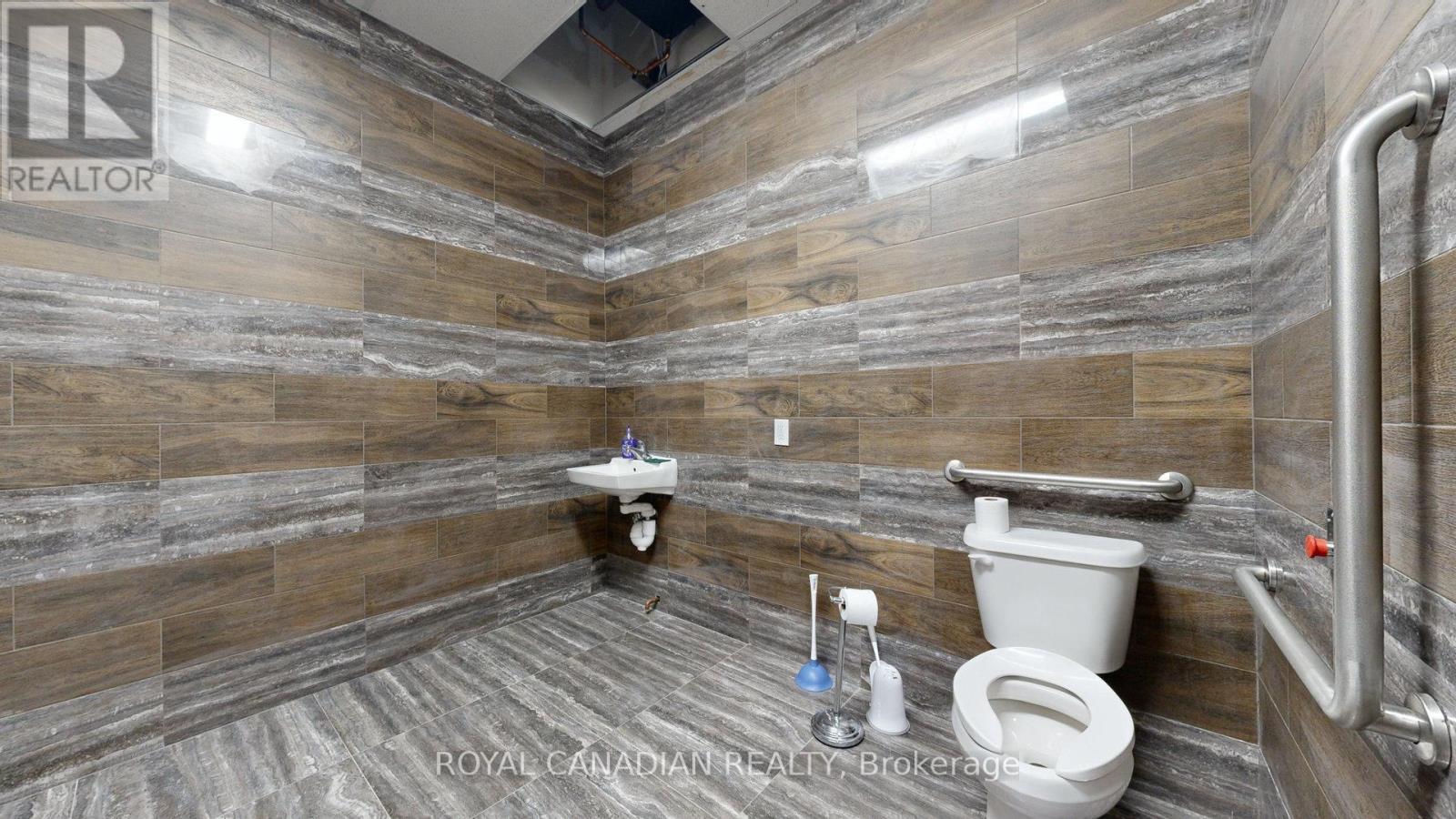 202 - 6475 Mayfield Road, Brampton, ON