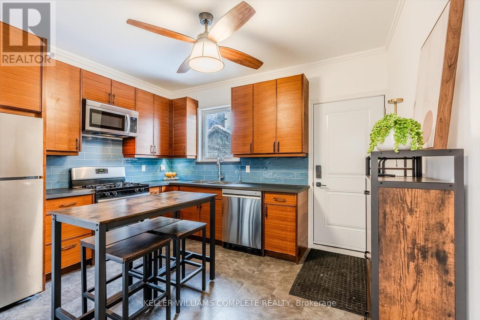 Main - 9 Stirton Street, Hamilton, ON - Indoor Photo Showing Kitchen