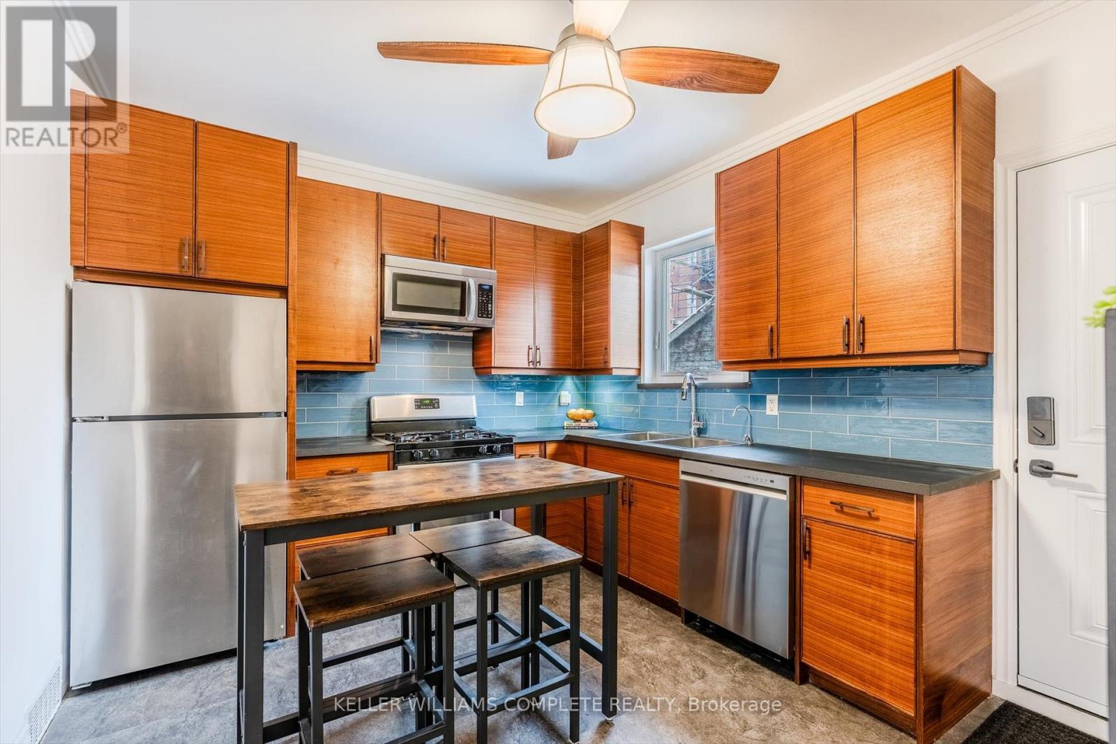 Main - 9 Stirton Street, Hamilton, ON - Indoor Photo Showing Kitchen