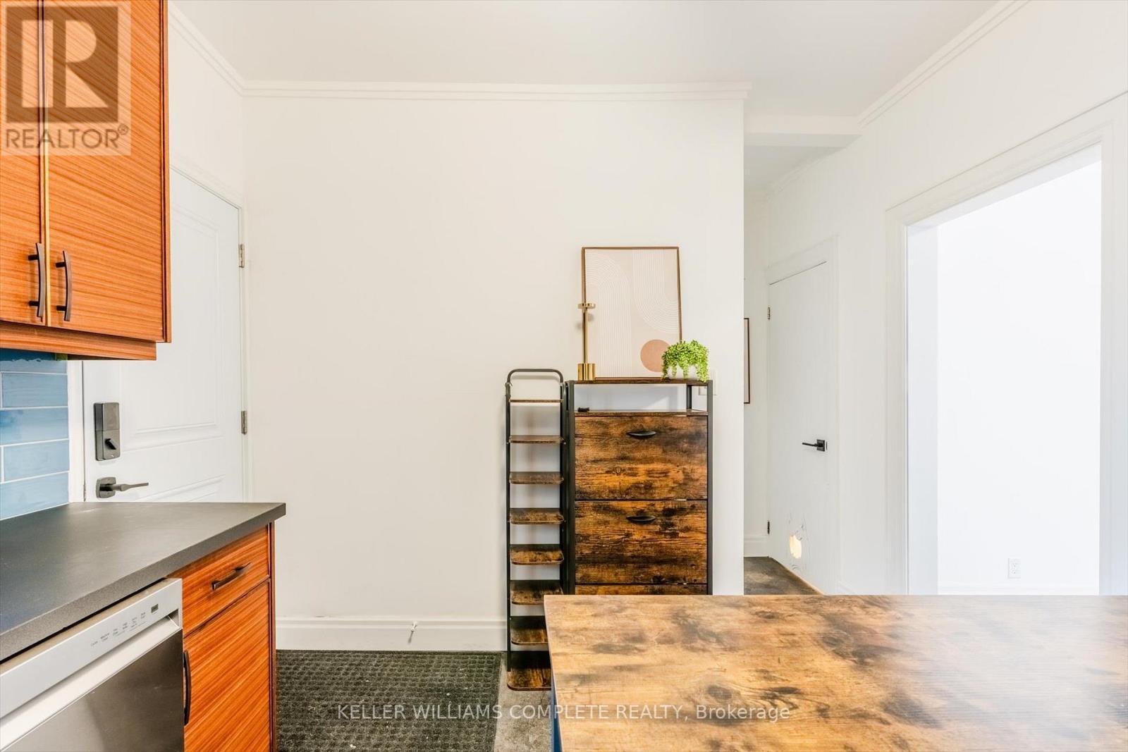 Main - 9 Stirton Street, Hamilton, ON - Indoor Photo Showing Kitchen