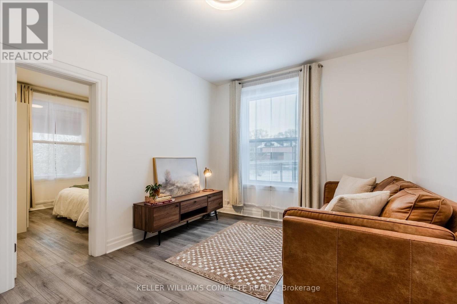 Main - 9 Stirton Street, Hamilton, ON - Indoor