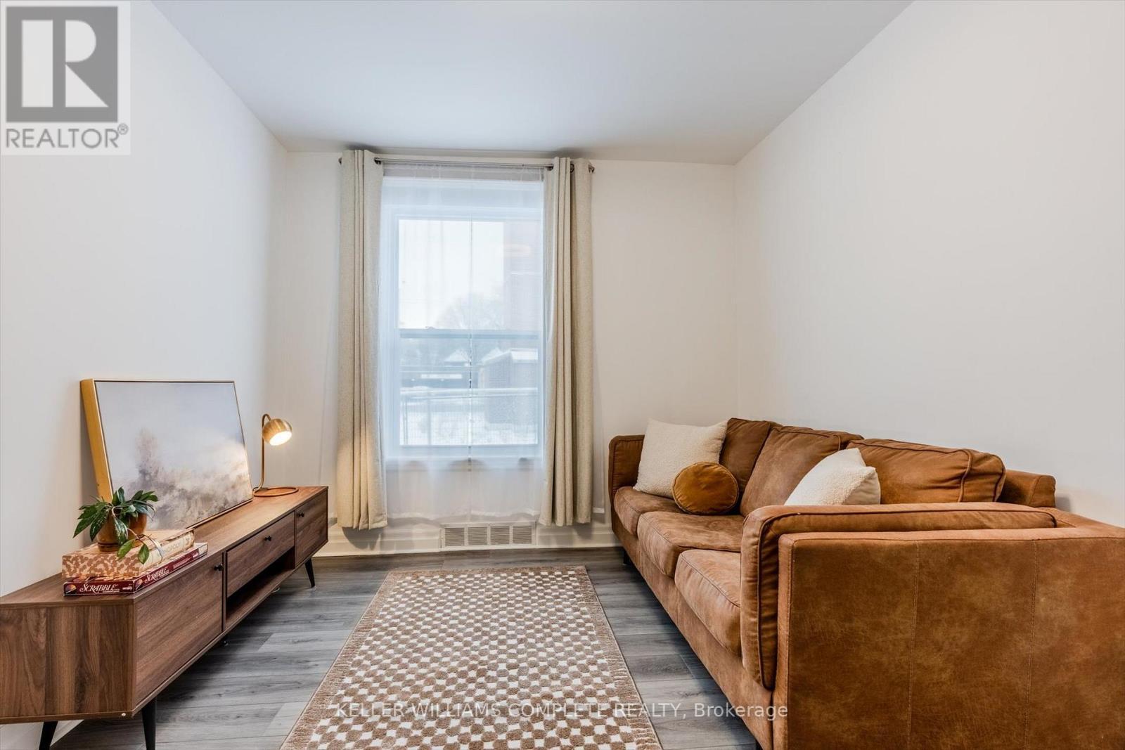 Main - 9 Stirton Street, Hamilton, ON - Indoor