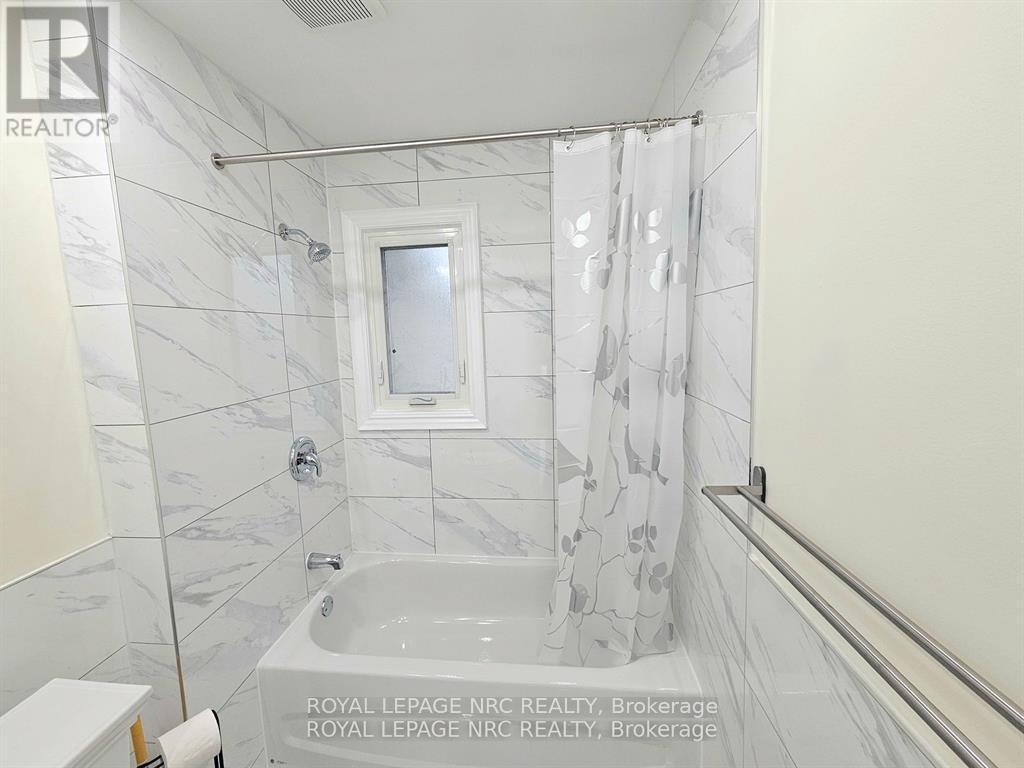 6191 Cadham Street, Niagara Falls (Arad/Fallsview), ON - Indoor Photo Showing Bathroom