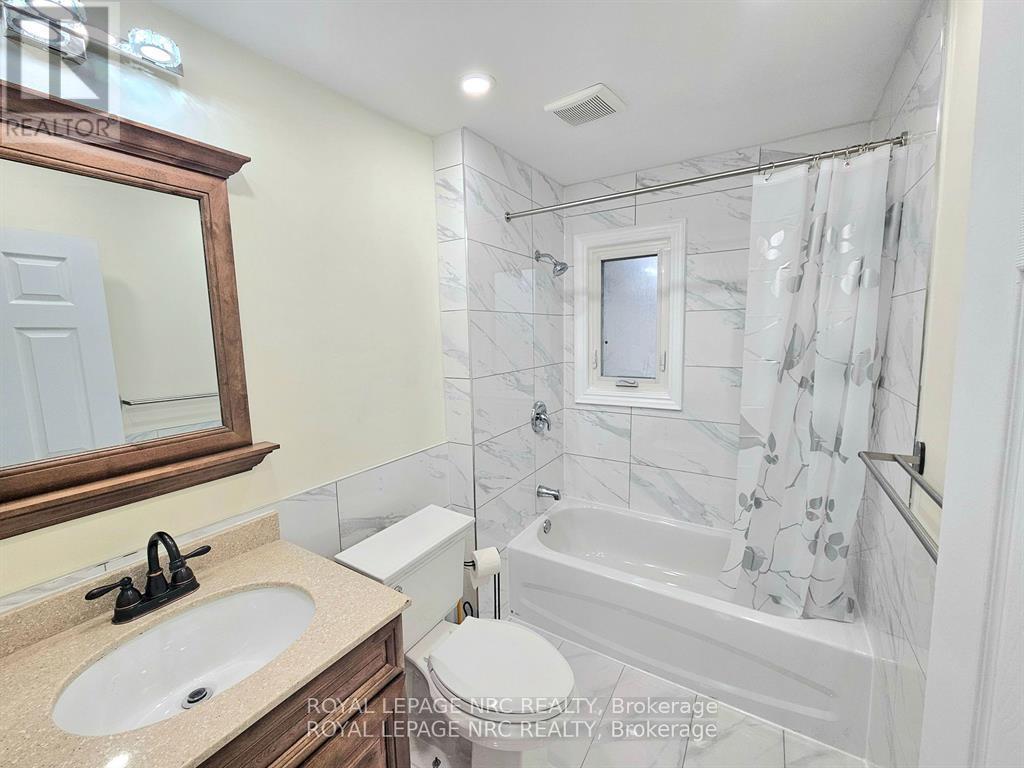 6191 Cadham Street, Niagara Falls (Arad/Fallsview), ON - Indoor Photo Showing Bathroom