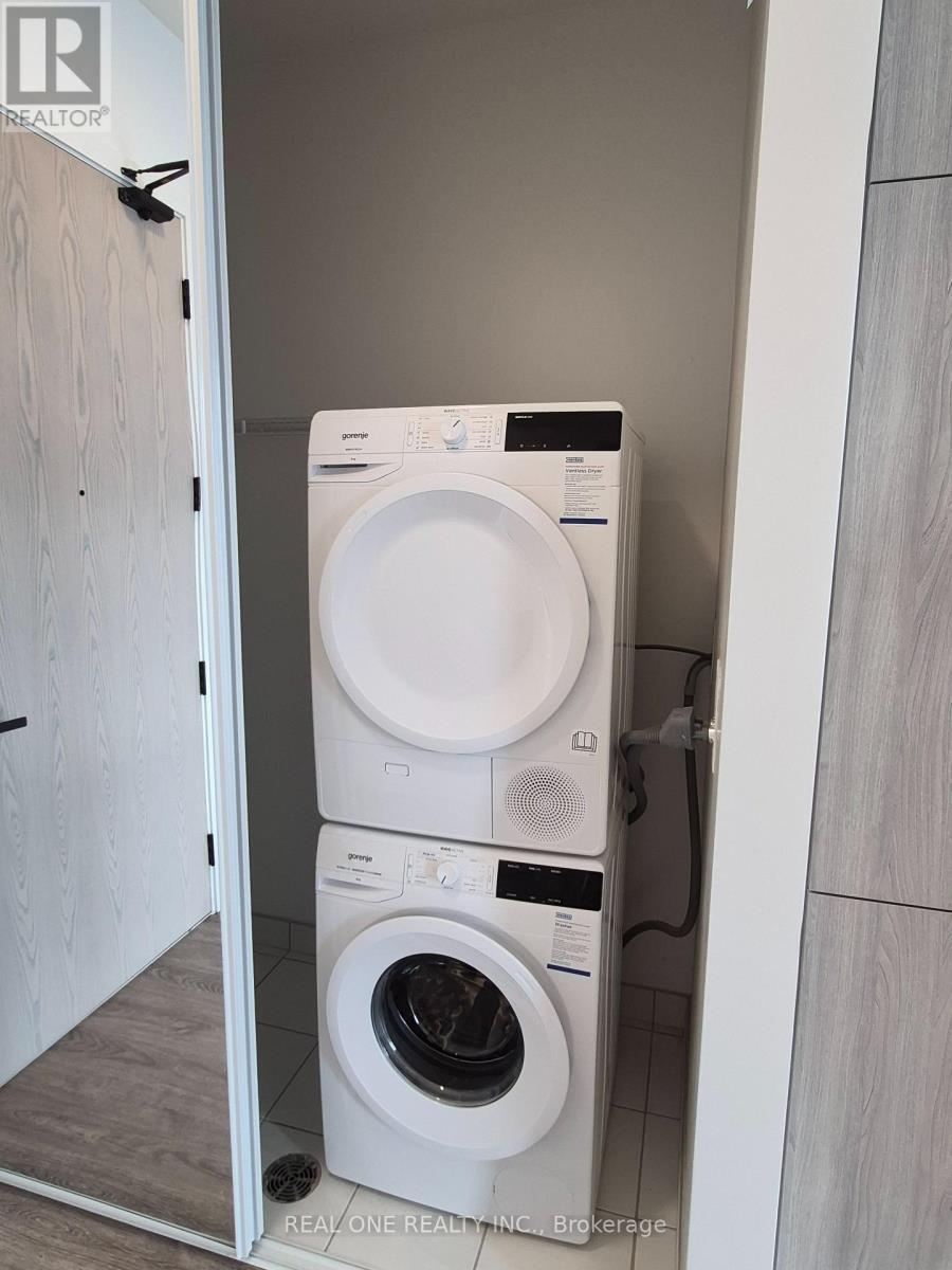 617 C Tower - 8 Interchange Way, Vaughan, ON - Indoor Photo Showing Laundry Room
