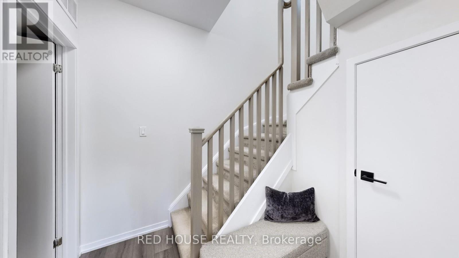 E08 - 26 Bruce Street, Vaughan, ON - Indoor Photo Showing Other Room