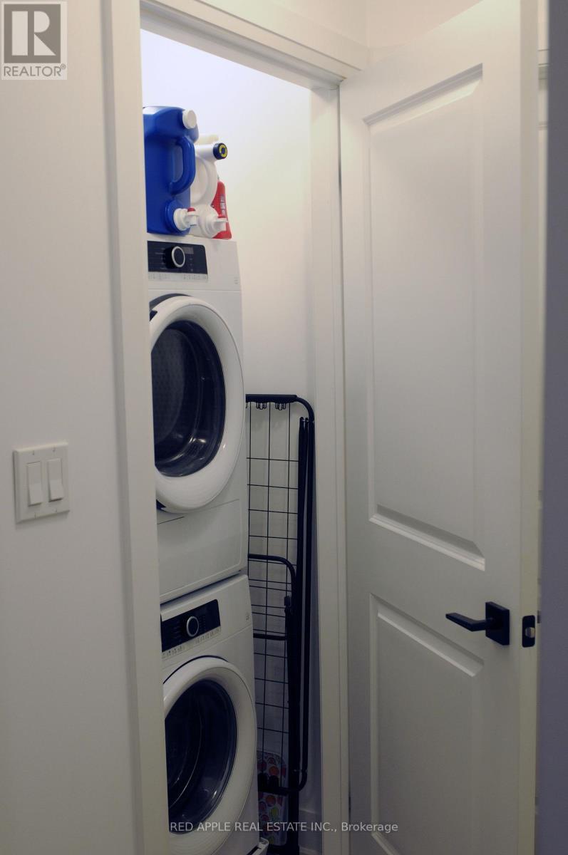 88 Fairlane Avenue N, Barrie, ON - Indoor Photo Showing Laundry Room