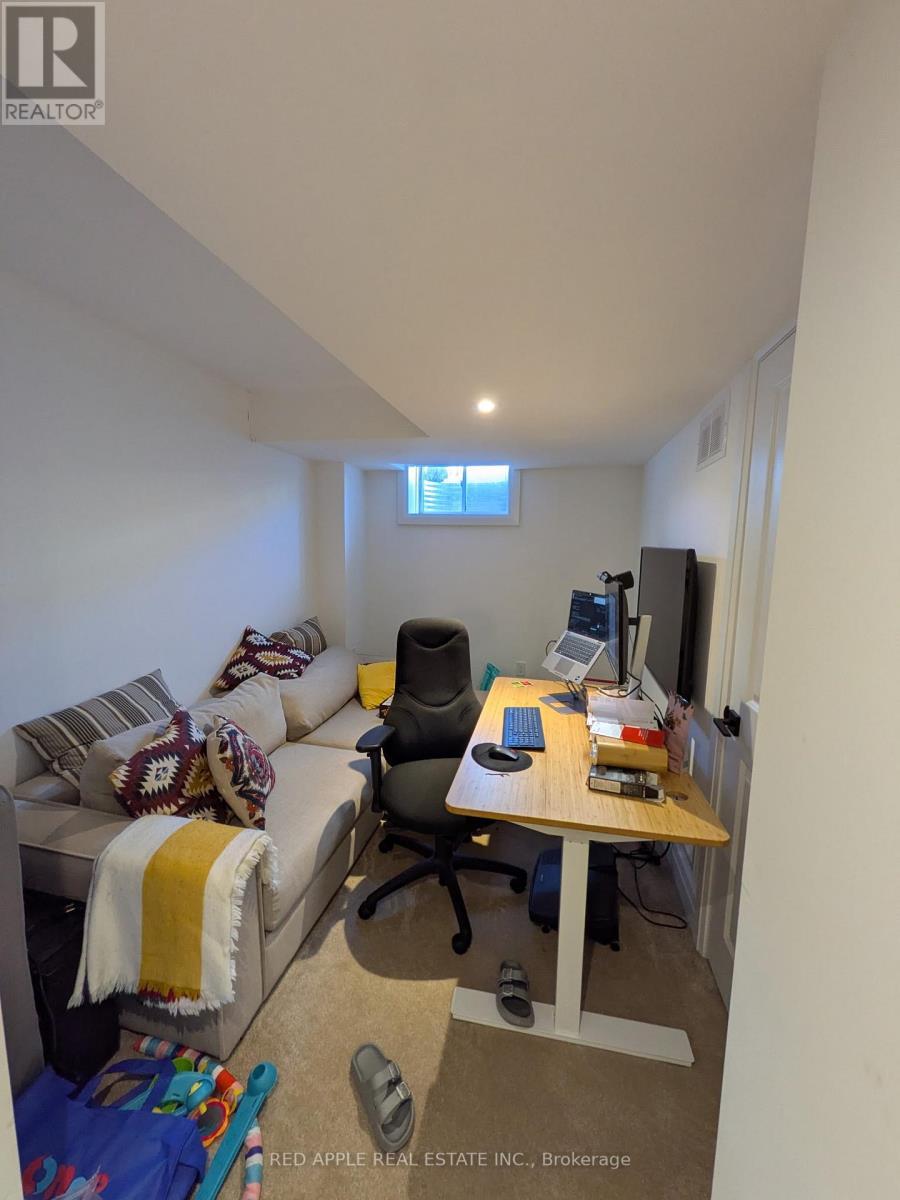 88 Fairlane Avenue N, Barrie, ON - Indoor