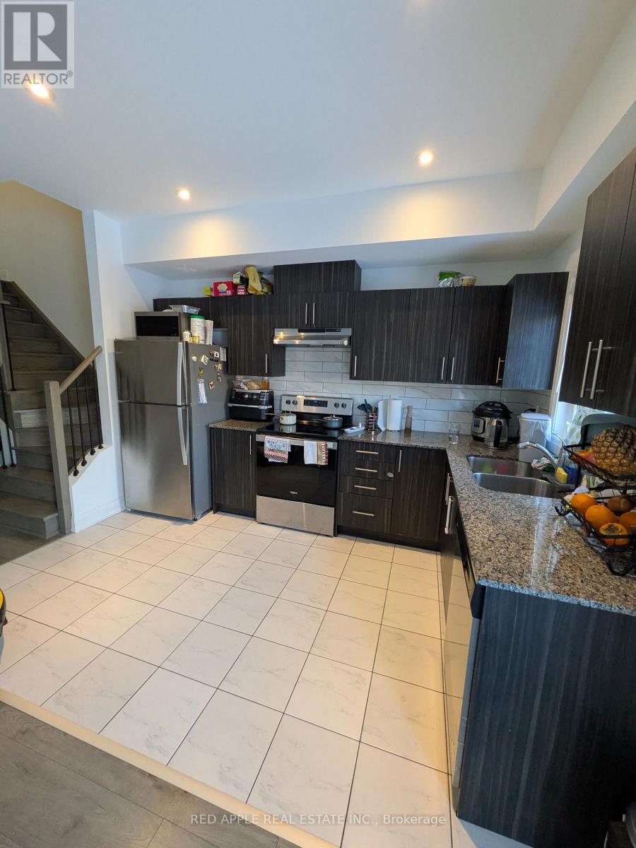 88 Fairlane Avenue N, Barrie, ON - Indoor Photo Showing Kitchen With Double Sink