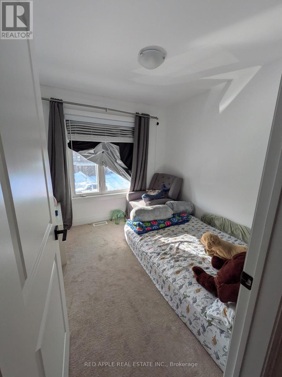 88 Fairlane Avenue N, Barrie, ON - Indoor Photo Showing Bedroom