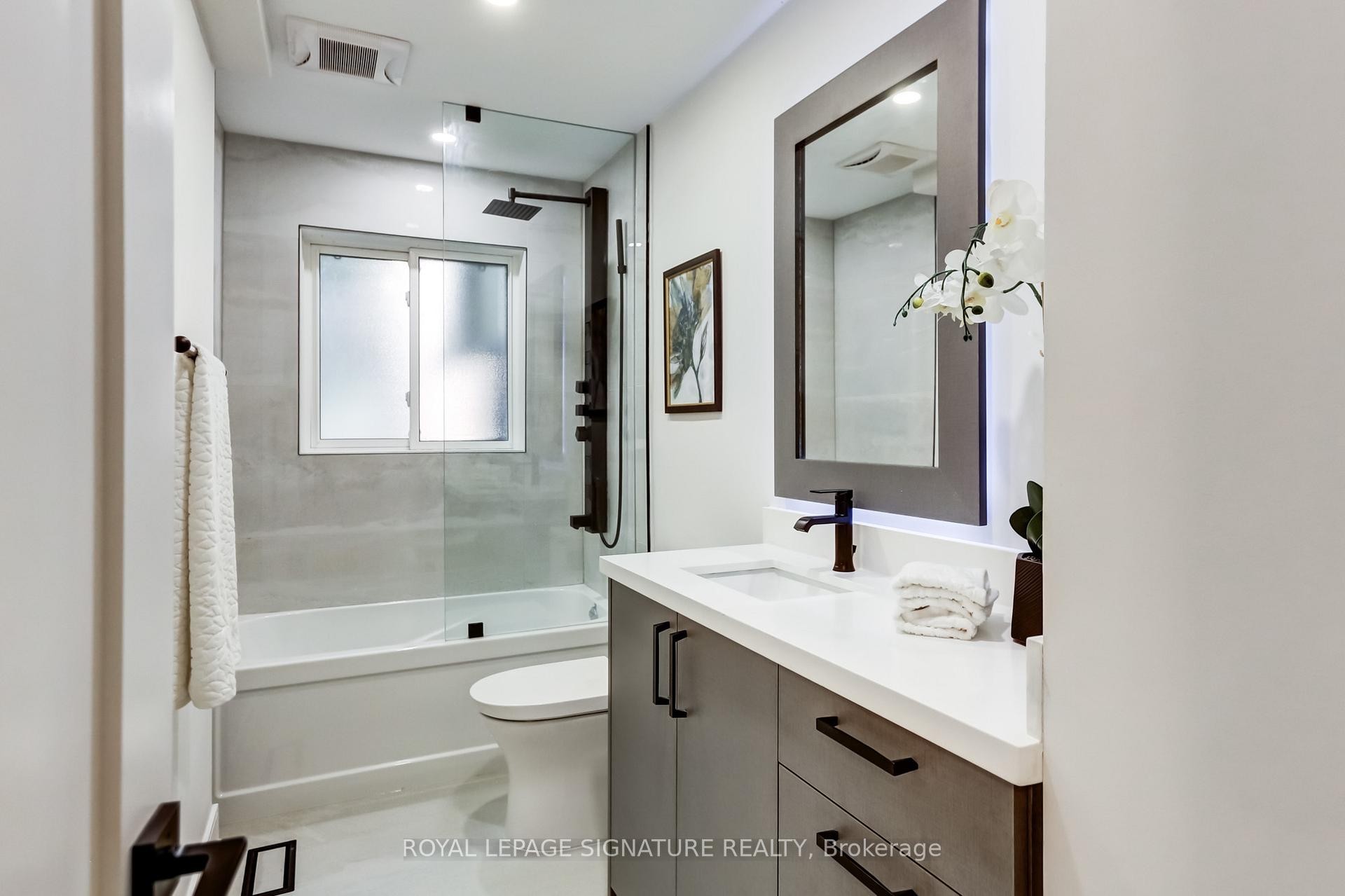 30 Snowcrest Avenue, Toronto, ON - Indoor Photo Showing Bathroom