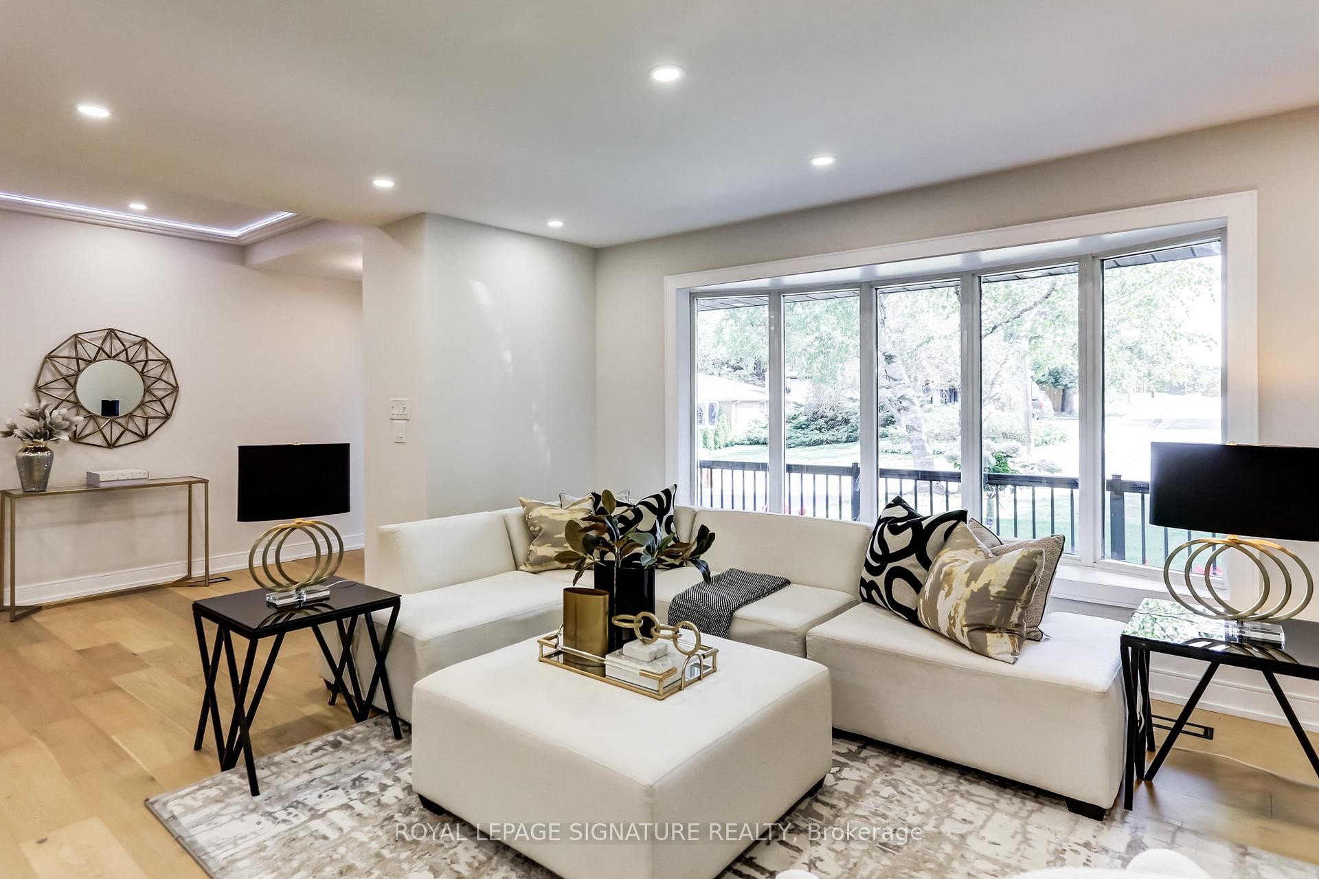 30 Snowcrest Avenue, Toronto, ON - Indoor Photo Showing Living Room
