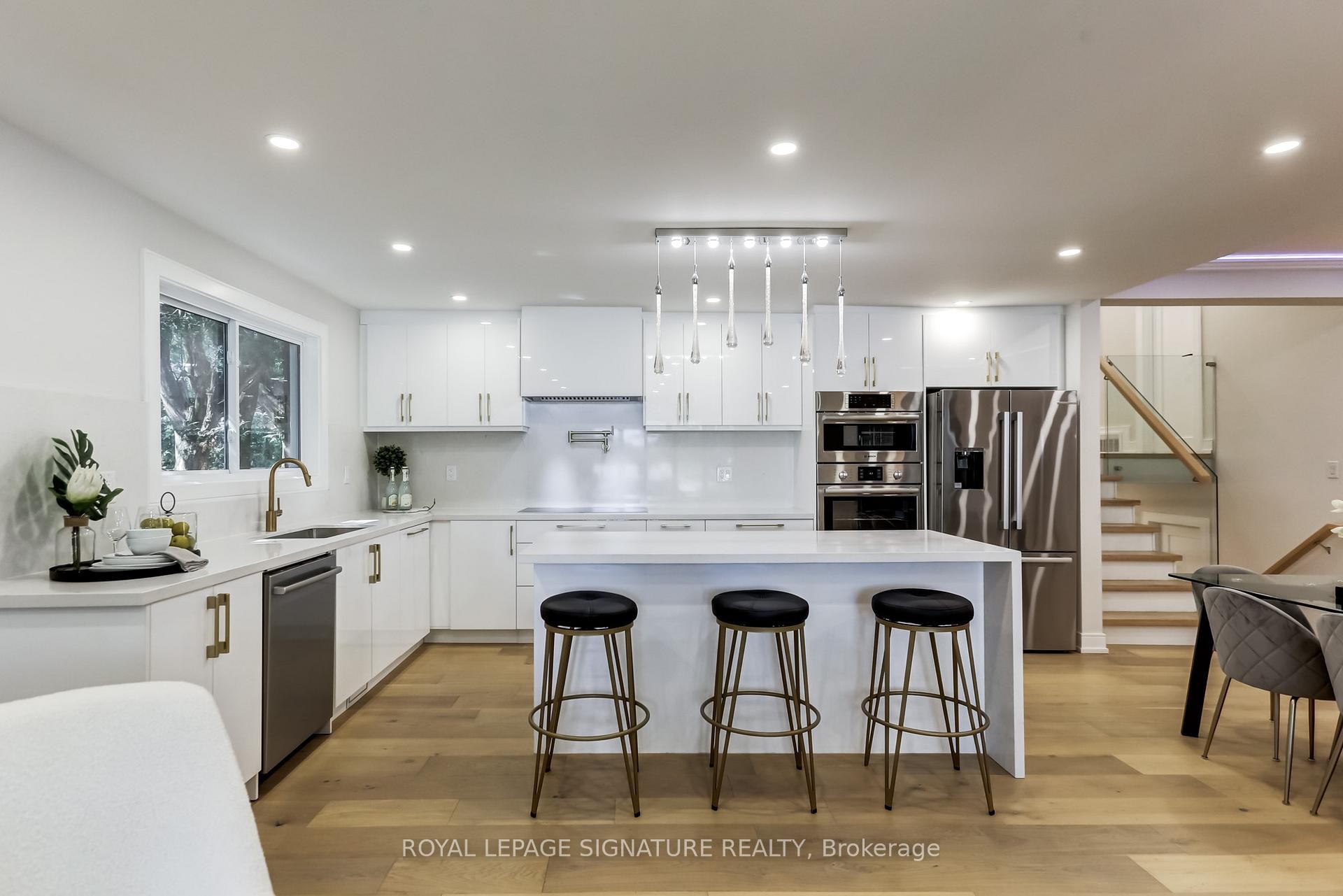 30 Snowcrest Avenue, Toronto, ON - Indoor Photo Showing Kitchen With Upgraded Kitchen