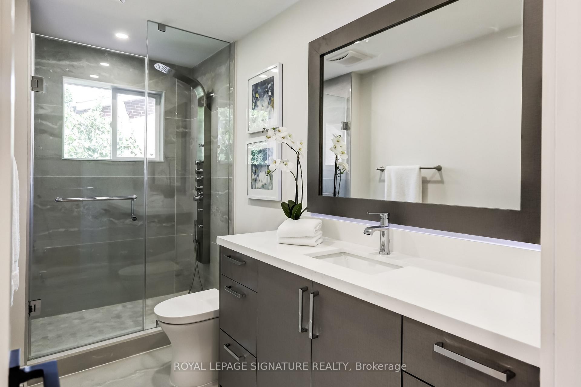 30 Snowcrest Avenue, Toronto, ON - Indoor Photo Showing Bathroom