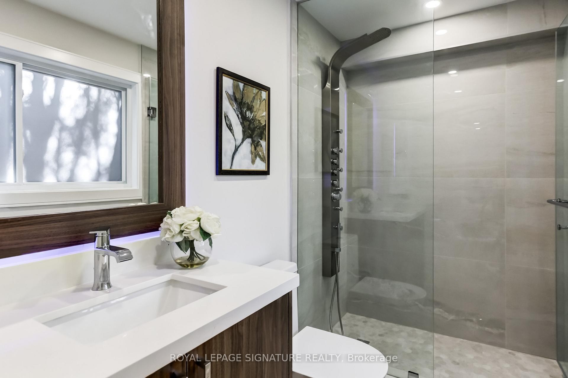 30 Snowcrest Avenue, Toronto, ON - Indoor Photo Showing Bathroom