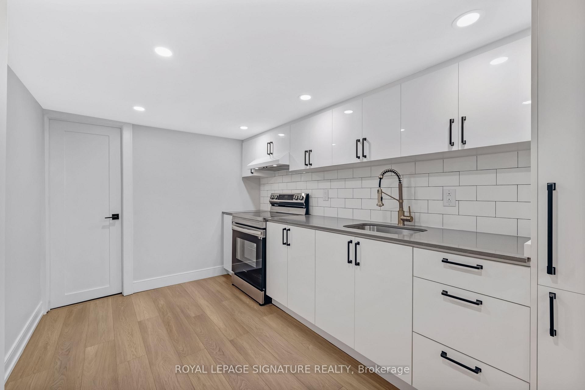 30 Snowcrest Avenue, Toronto, ON - Indoor Photo Showing Kitchen
