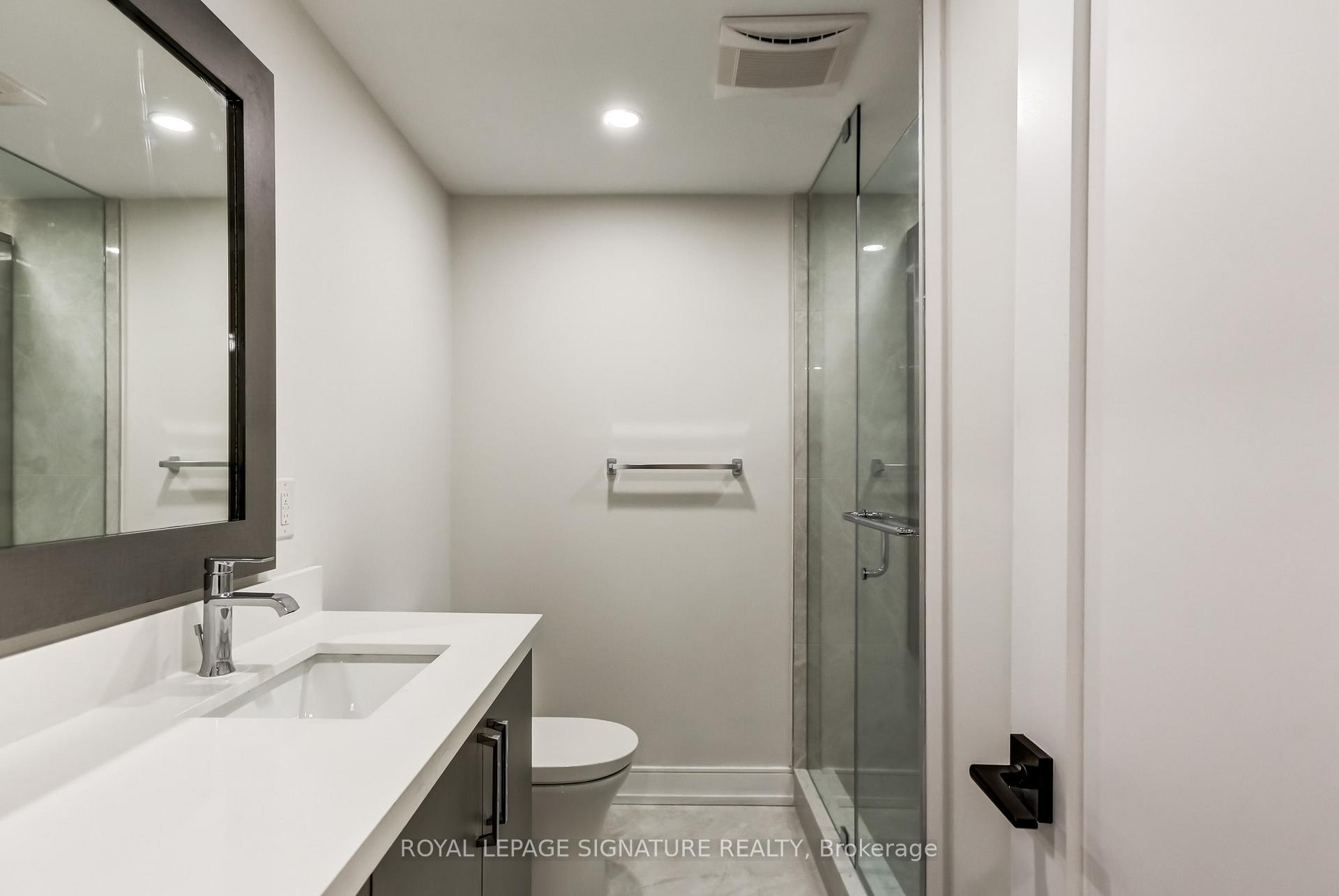 30 Snowcrest Avenue, Toronto, ON - Indoor Photo Showing Bathroom
