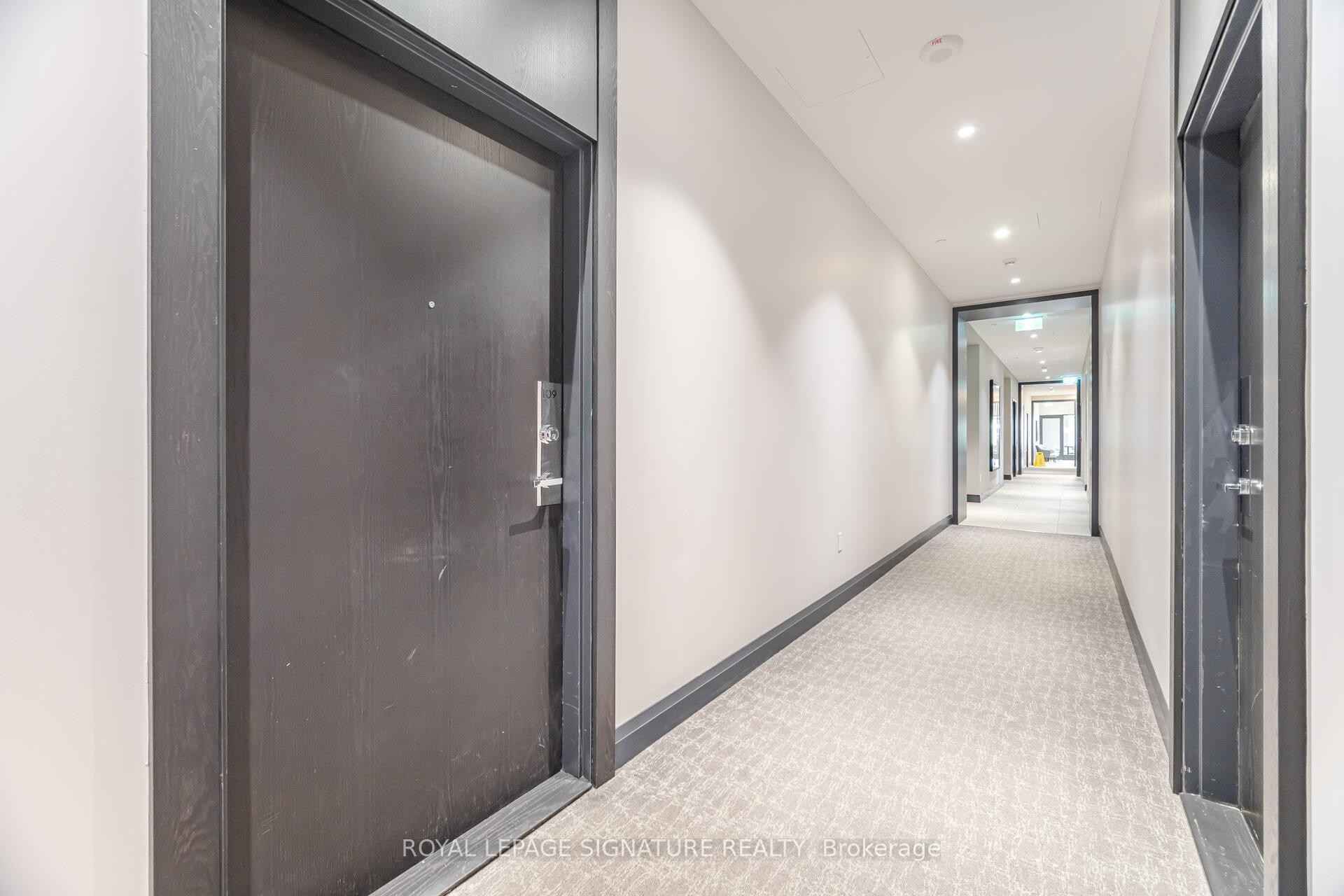 109-293 The Kingsway N/A, Toronto, ON - Indoor Photo Showing Other Room