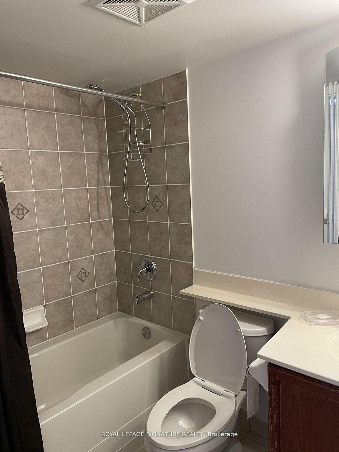 107-4889 Kimbermount Avenue, Mississauga, ON - Indoor Photo Showing Bathroom