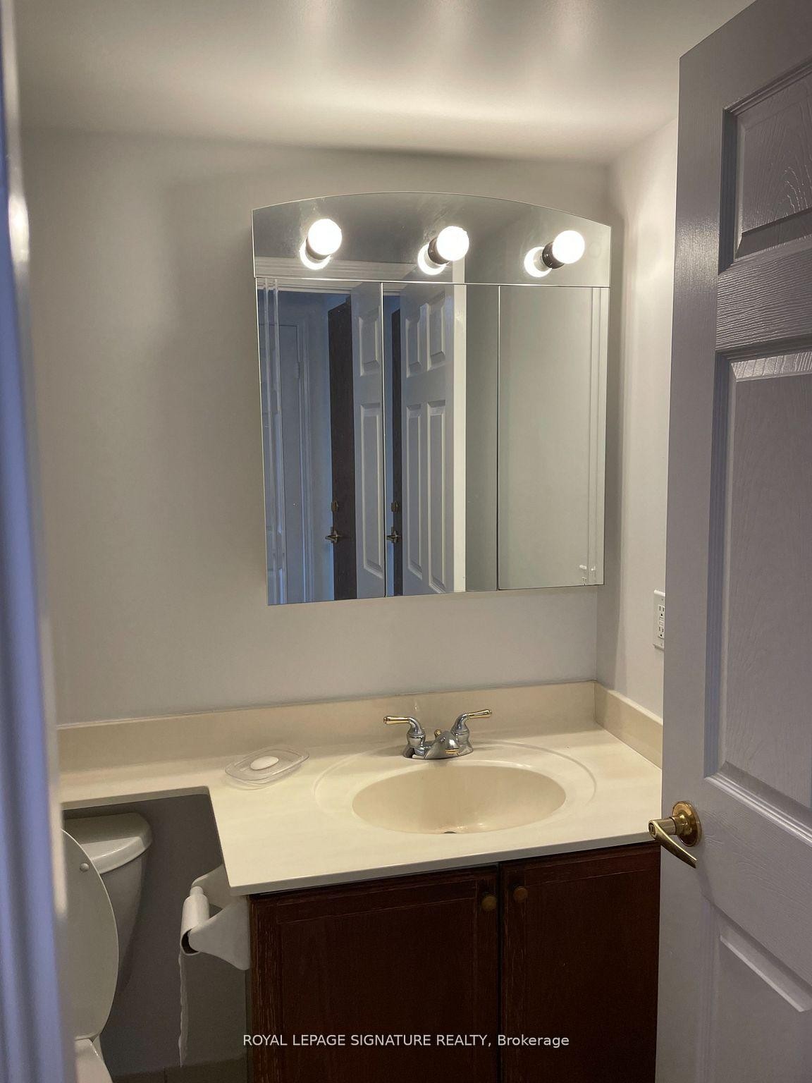 107-4889 Kimbermount Avenue, Mississauga, ON - Indoor Photo Showing Bathroom