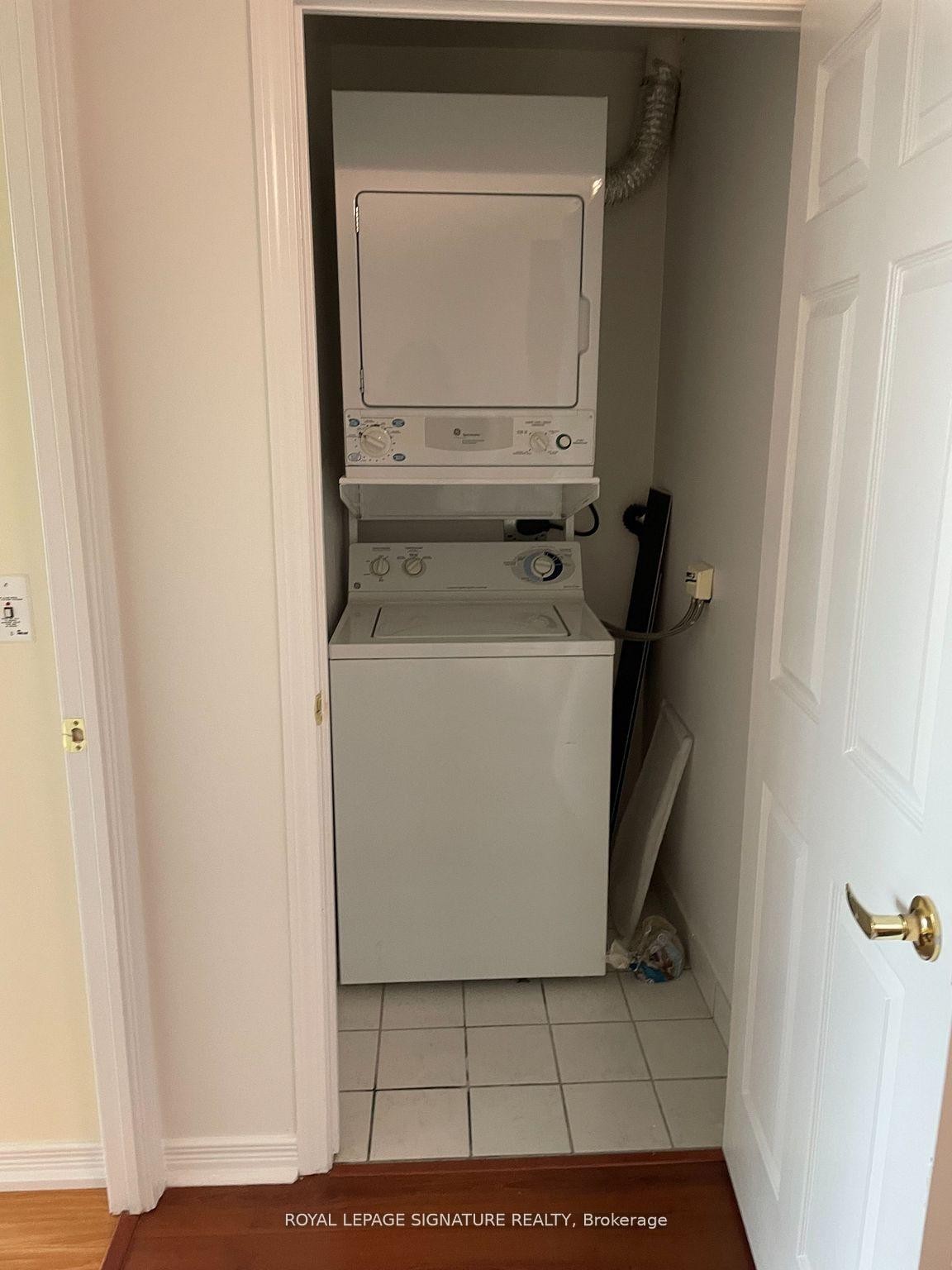 107-4889 Kimbermount Avenue, Mississauga, ON - Indoor Photo Showing Laundry Room