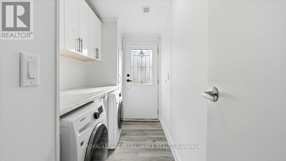 21 - 311 Dundas Street E, Quinte West (Trenton Ward), ON - Indoor Photo Showing Laundry Room