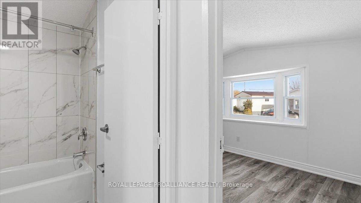 21 - 311 Dundas Street E, Quinte West (Trenton Ward), ON - Indoor Photo Showing Bathroom