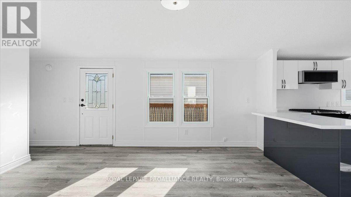 21 - 311 Dundas Street E, Quinte West (Trenton Ward), ON - Indoor