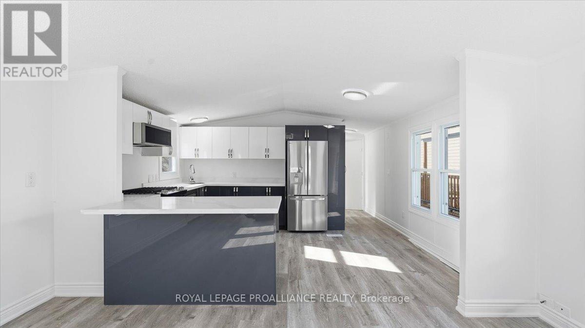 21 - 311 Dundas Street E, Quinte West (Trenton Ward), ON - Indoor Photo Showing Kitchen