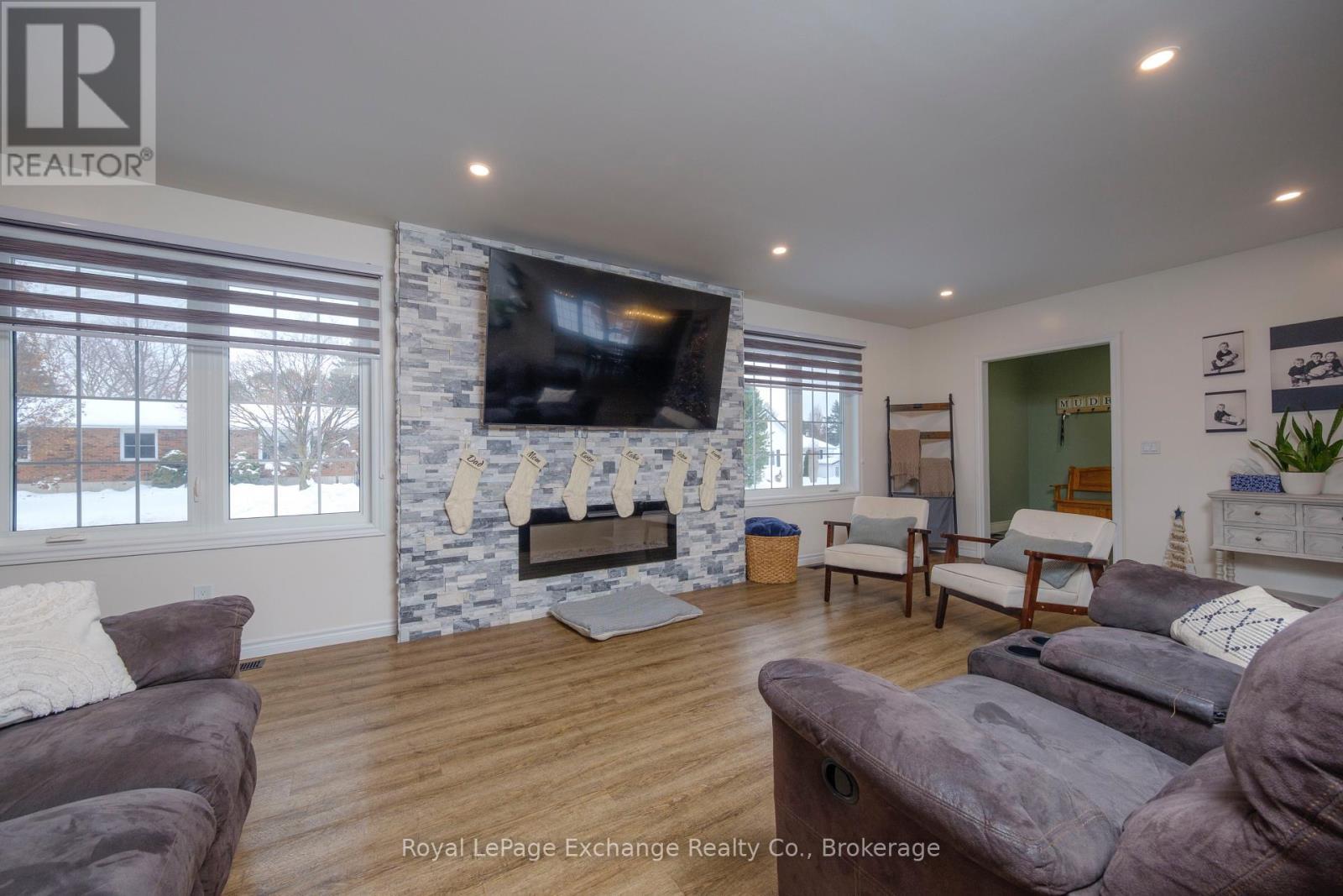 482 Wolsley Street, Huron-Kinloss (Lucknow), ON - Indoor Photo Showing Living Room With Fireplace
