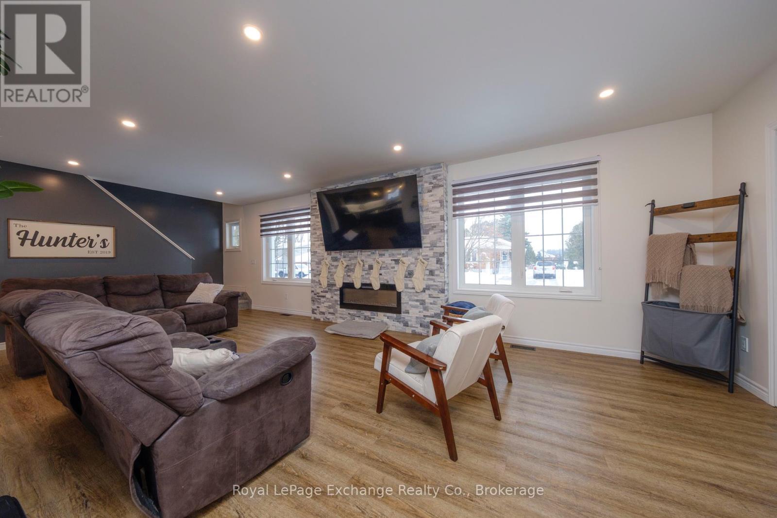482 Wolsley Street, Huron-Kinloss (Lucknow), ON - Indoor Photo Showing Living Room With Fireplace