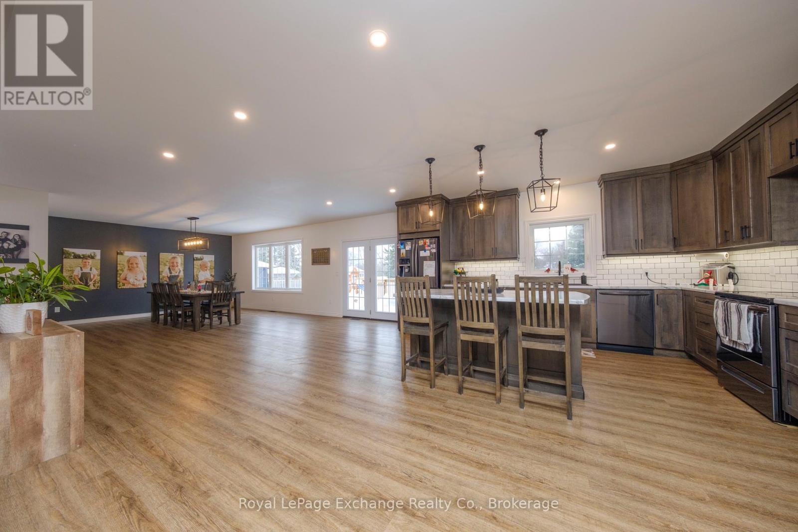 482 Wolsley Street, Huron-Kinloss (Lucknow), ON - Indoor Photo Showing Kitchen With Upgraded Kitchen