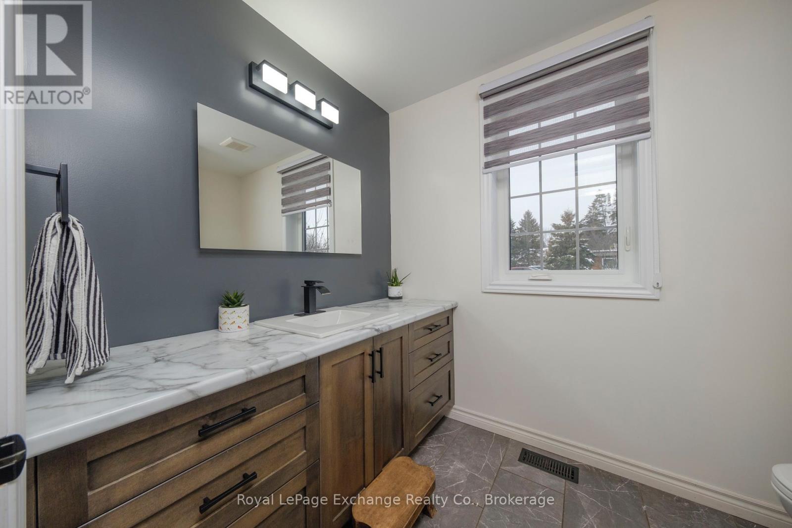 482 Wolsley Street, Huron-Kinloss (Lucknow), ON - Indoor Photo Showing Bathroom