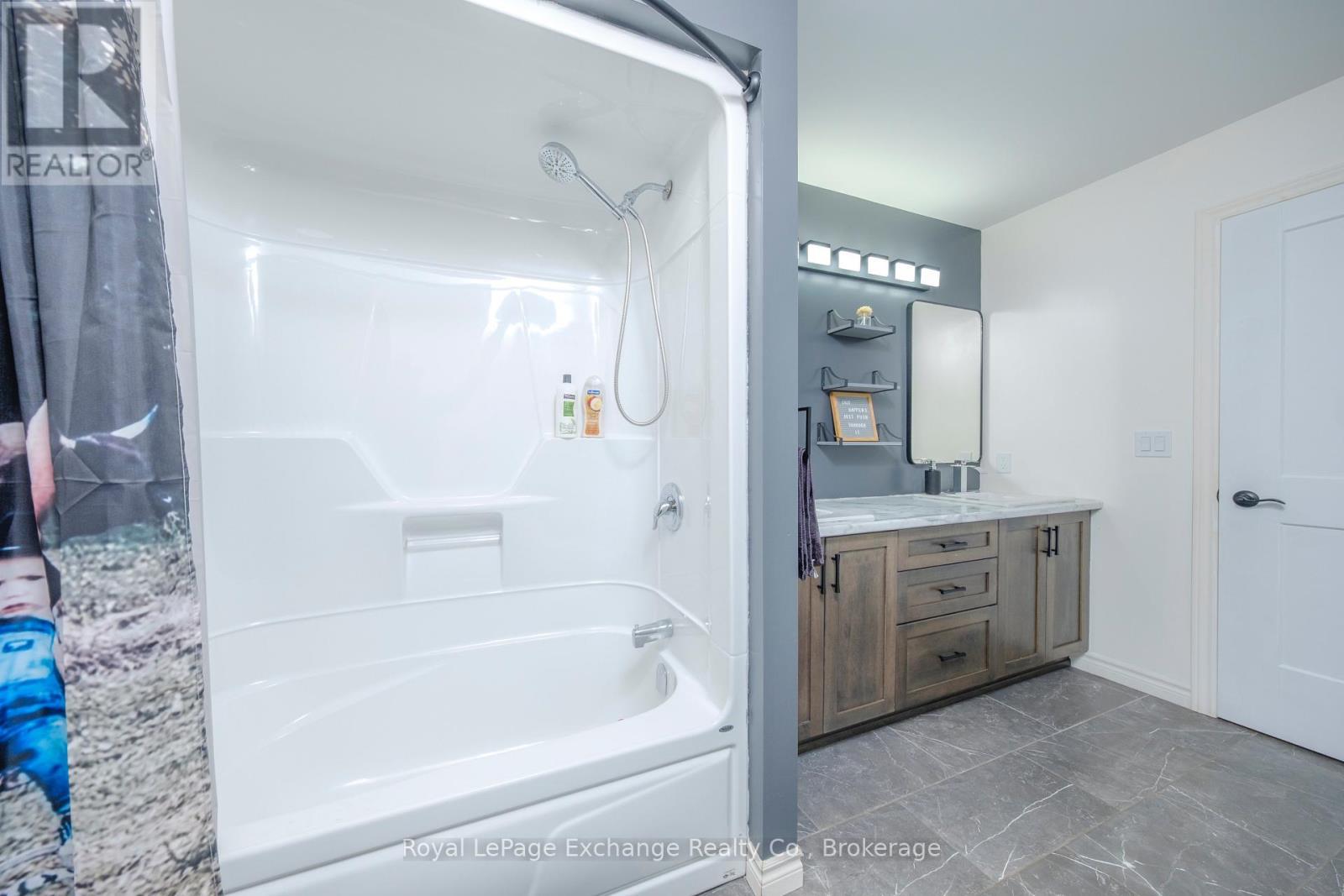 482 Wolsley Street, Huron-Kinloss (Lucknow), ON - Indoor Photo Showing Bathroom