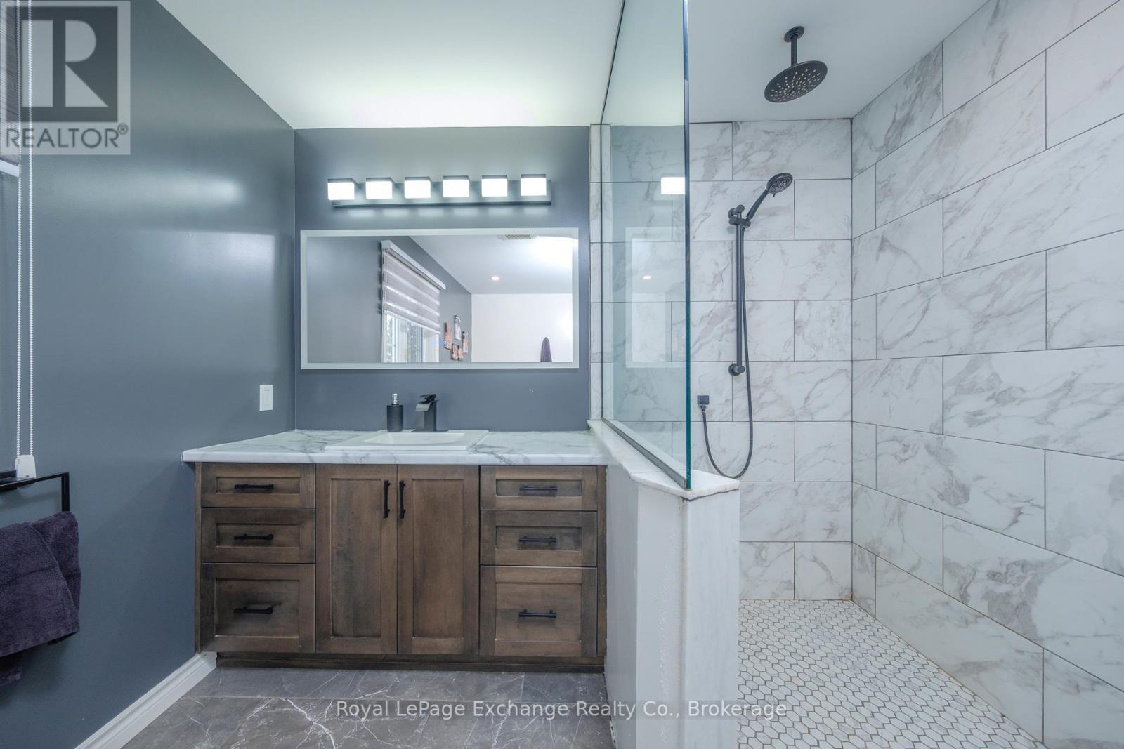 482 Wolsley Street, Huron-Kinloss (Lucknow), ON - Indoor Photo Showing Bathroom