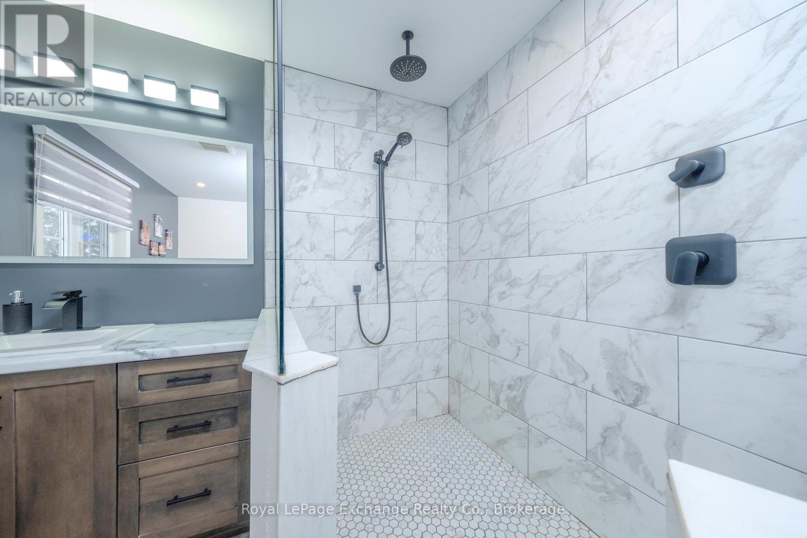 482 Wolsley Street, Huron-Kinloss (Lucknow), ON - Indoor Photo Showing Bathroom