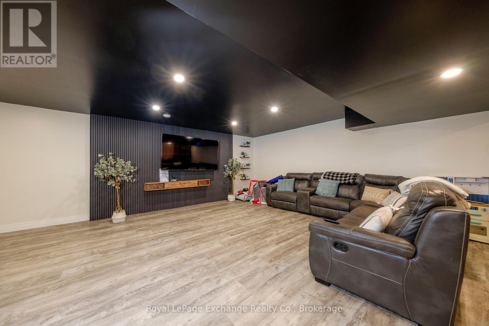 482 Wolsley Street, Huron-Kinloss (Lucknow), ON - Indoor