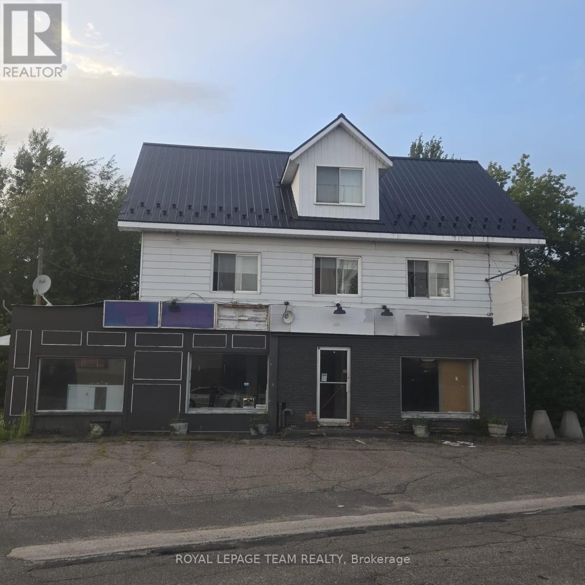 2 Mohns Avenue, Petawawa, ON