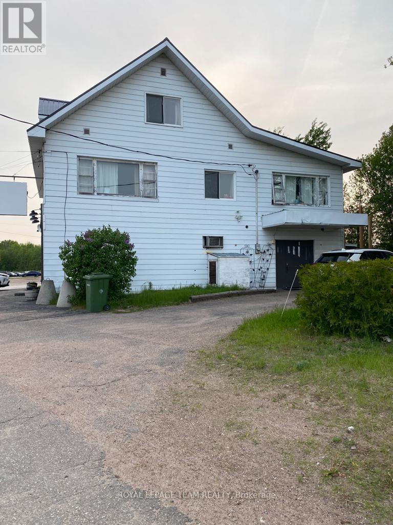 2 Mohns Avenue, Petawawa, ON