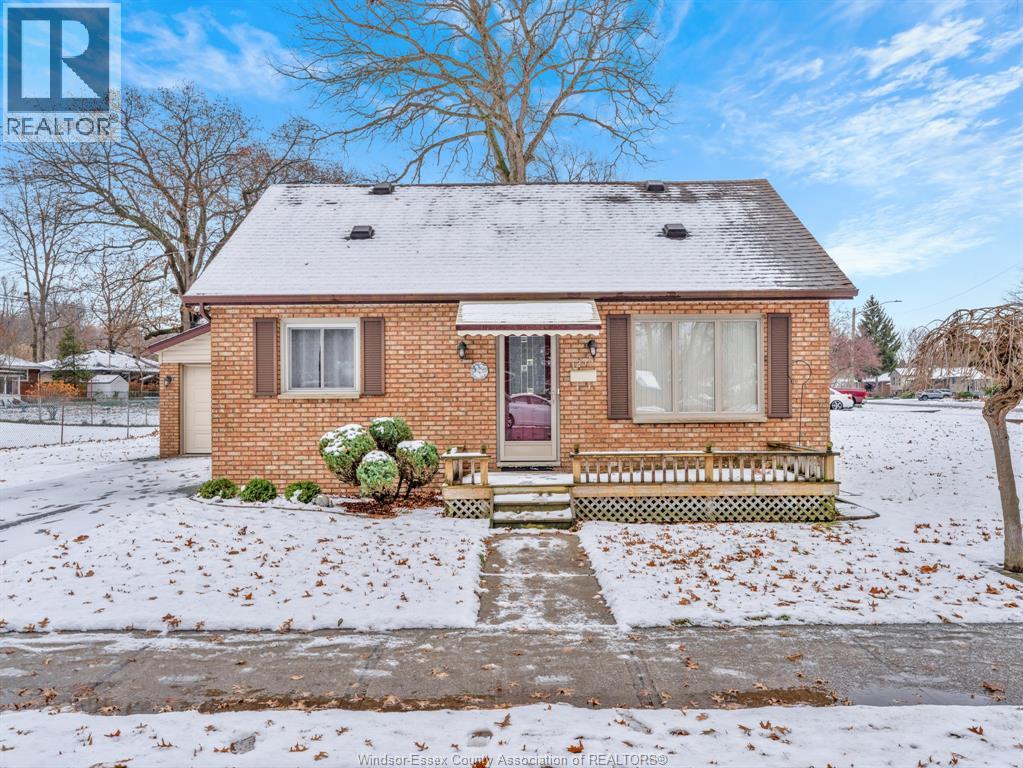 1255 Mayfair Avenue, Lasalle, ON - Outdoor