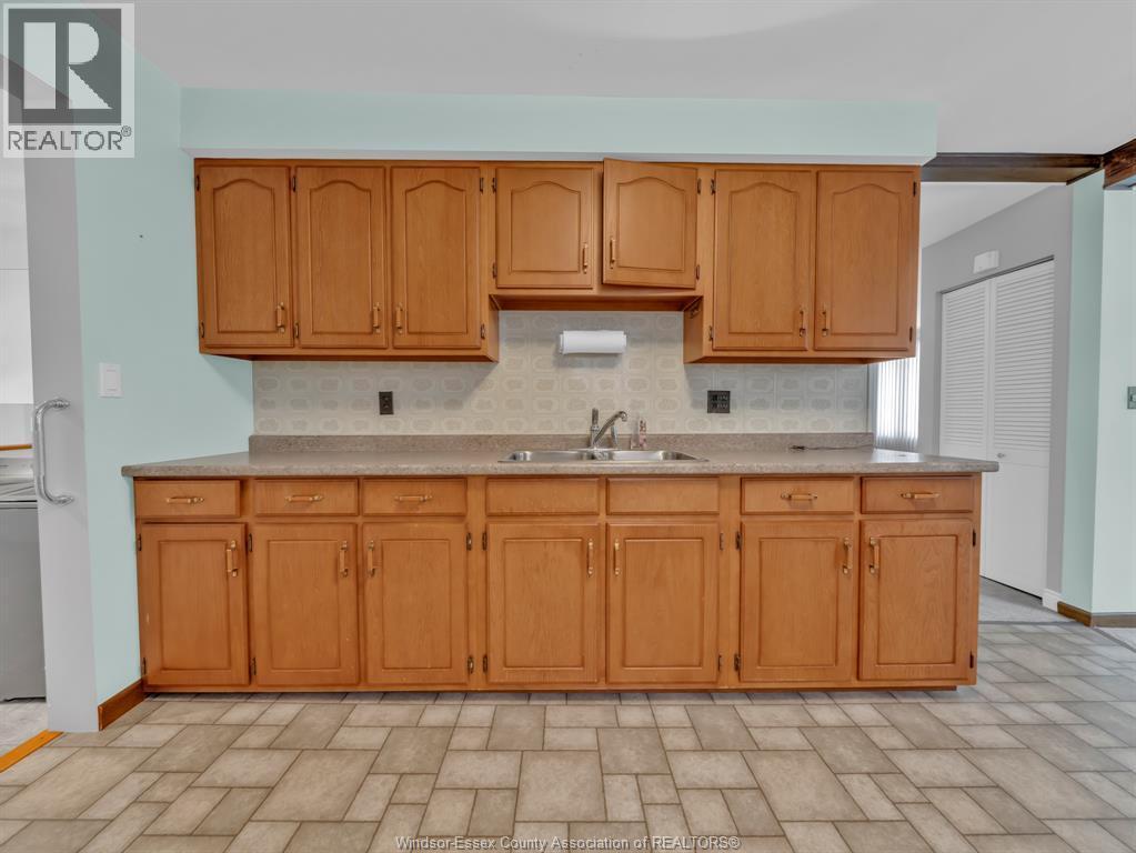 1255 Mayfair Avenue, Lasalle, ON - Indoor Photo Showing Kitchen With Double Sink