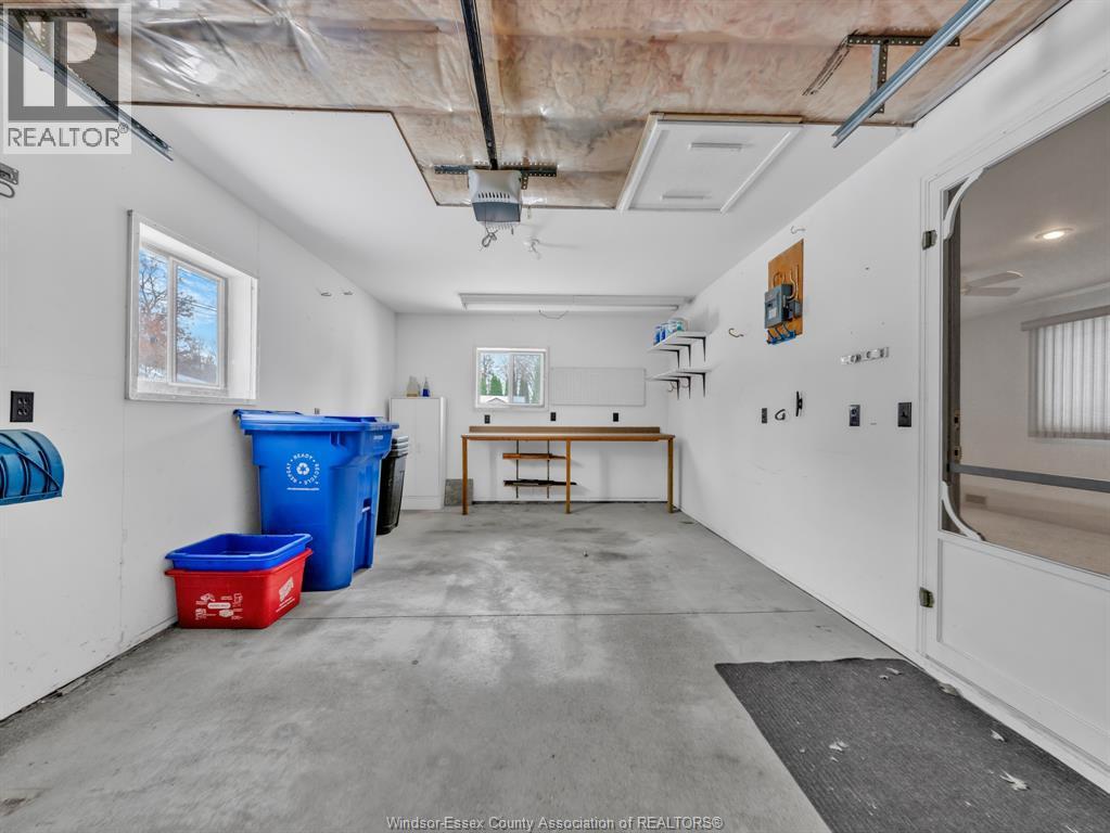 1255 Mayfair Avenue, Lasalle, ON - Indoor Photo Showing Garage