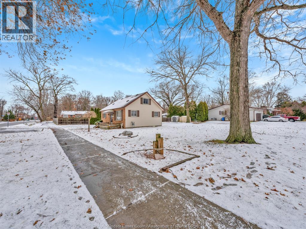 1255 Mayfair Avenue, Lasalle, ON - Outdoor