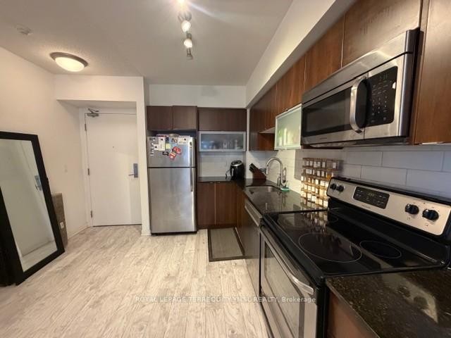 802-59 East Liberty Street, Toronto, ON - Indoor Photo Showing Kitchen