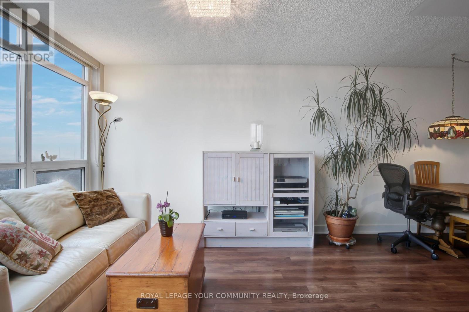 1806 - 1048 Broadview Avenue, Toronto, ON - Indoor