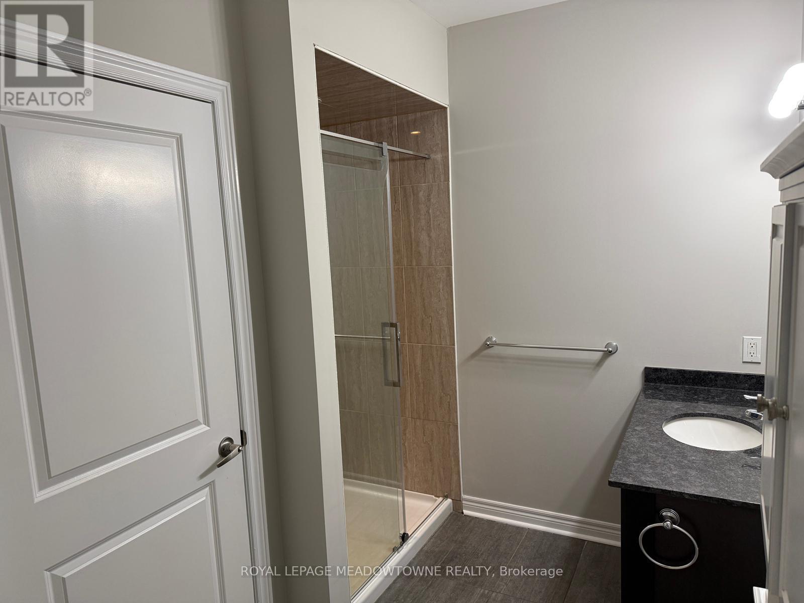 324 - 33 Whitmer Street, Milton, ON - Indoor Photo Showing Bathroom