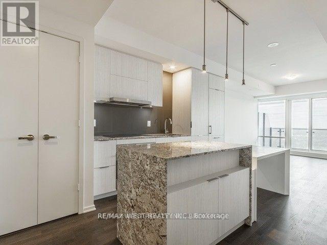 6208 - 1 Bloor Street E, Toronto, ON - Indoor