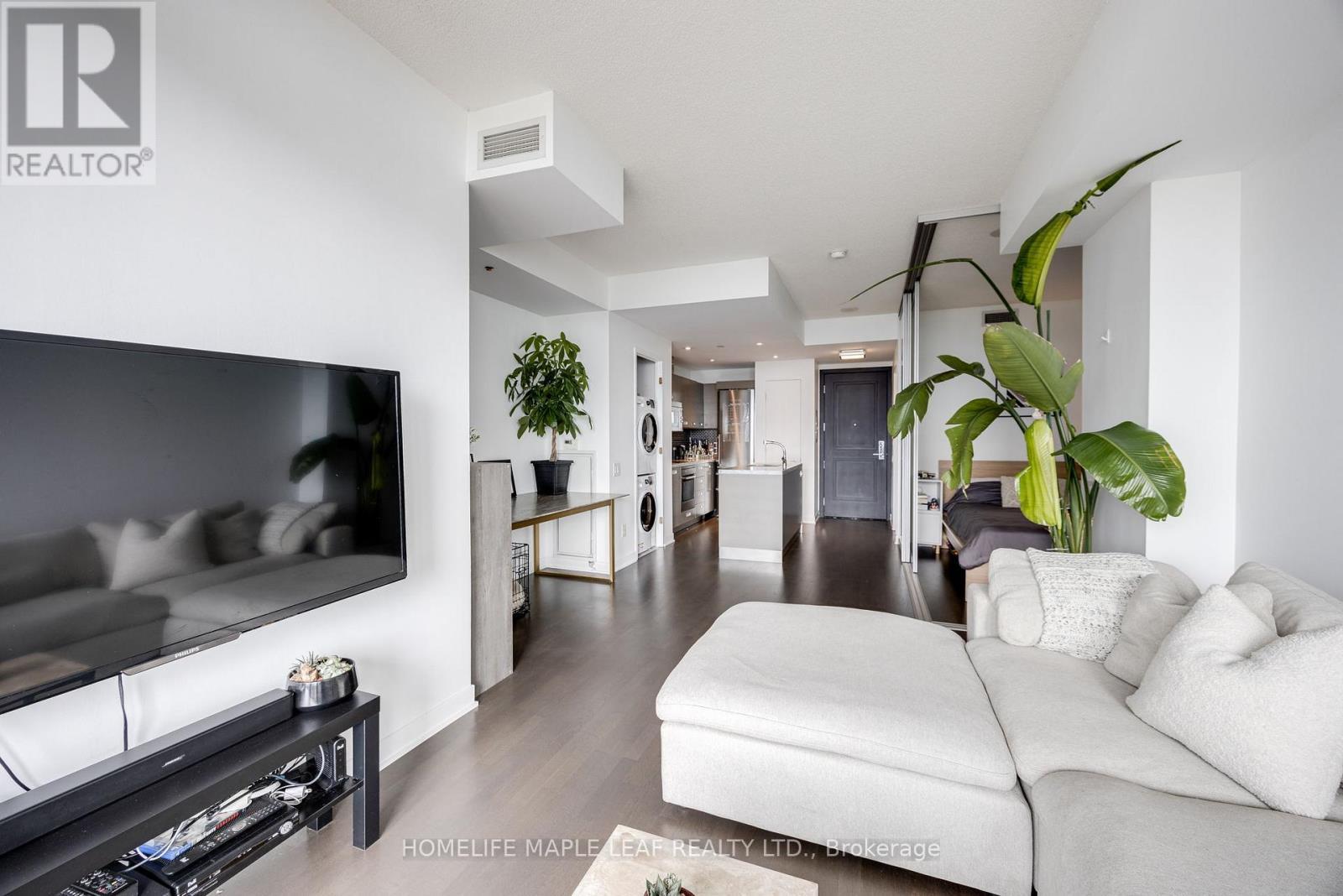2102 - 88 Park Lawn Road, Toronto, ON - Indoor Photo Showing Living Room
