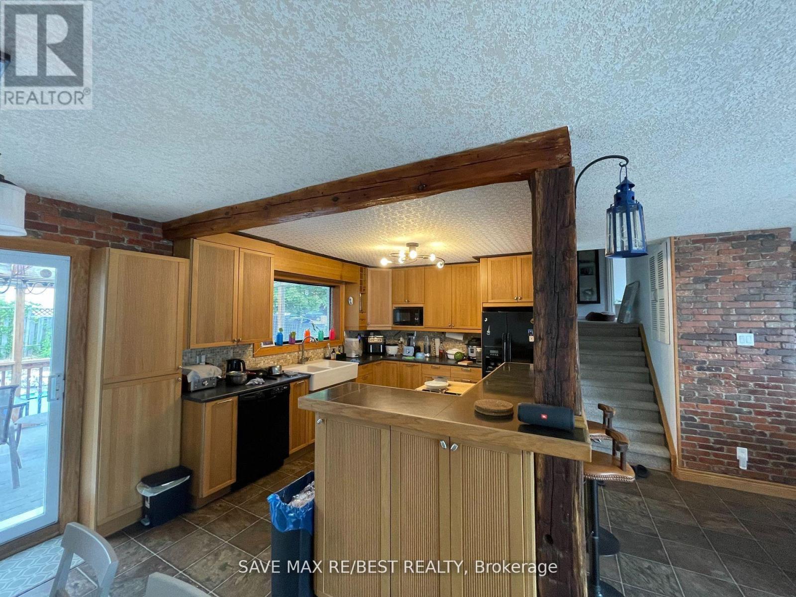 268 Manchester Road, Kitchener, ON - Indoor Photo Showing Kitchen